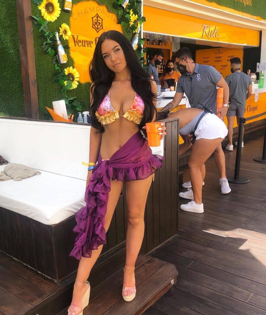 Profil de Léna à Nice (06000)